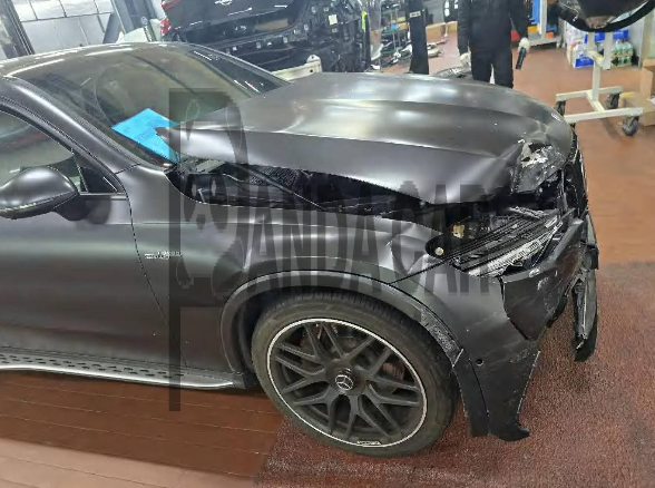 2024 Mercedes-Benz GLC 300 4MATIC Coupe, photograph 4