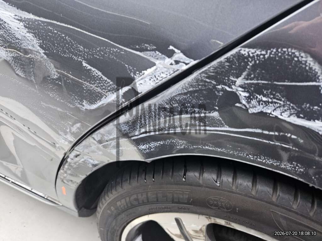 2018 Mercedes-Benz E300 4Matic, photograph 2