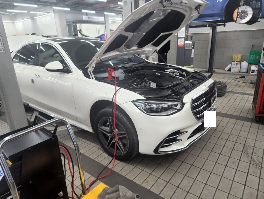 2022 Mercedes-Benz S400 d, photograph 3