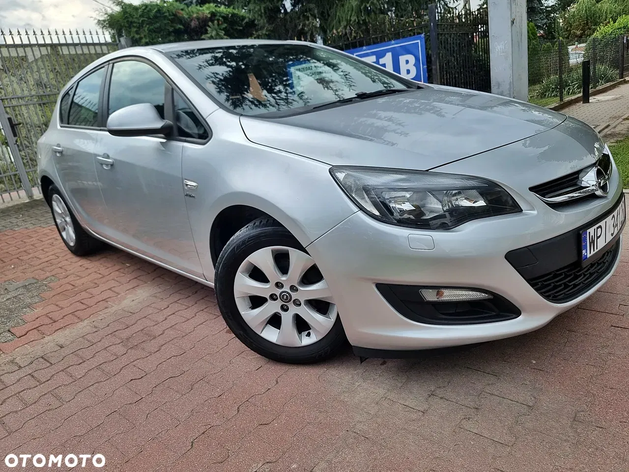 2013 Opel Astra 1.6 Active, photograph 2