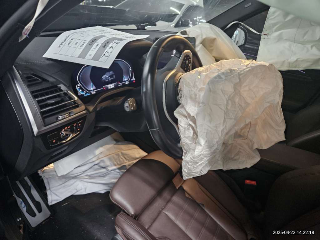 2022 BMW iX3 M Sport, photograph 3