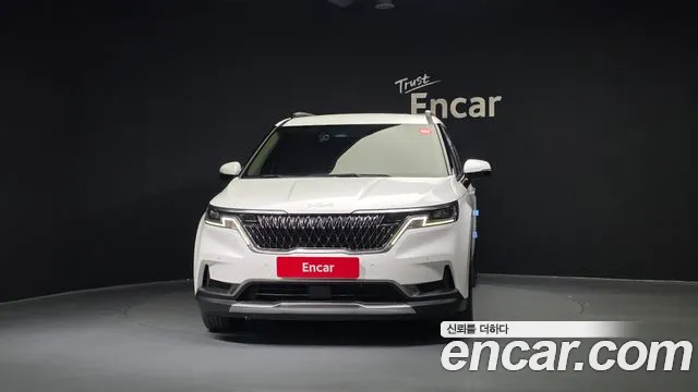 Kia Canival Diesel 9-Seater Noblesse — photo 1 of 20