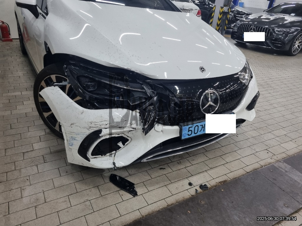 2023 Mercedes-Benz EQE350 +, photograph 1