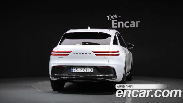 Genesis GV70 2.5T Gasoline AWD — photo 1 of 32