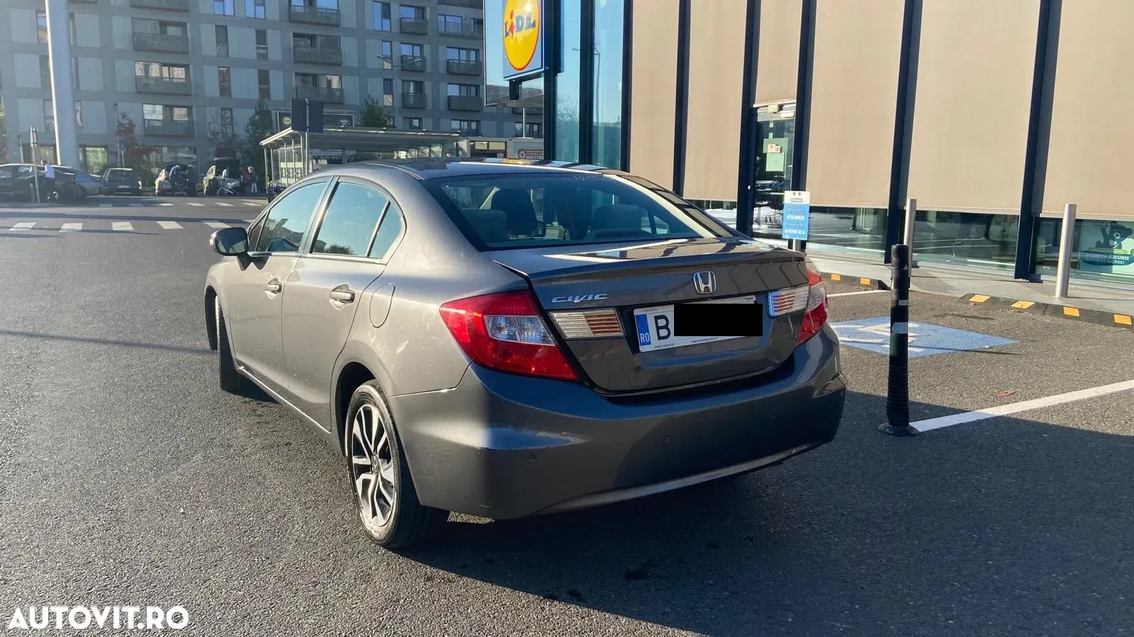 2015 Honda Civic 1.8 i-VTEC MT Executive, photograph 2