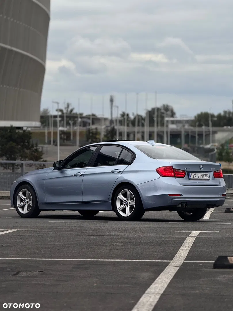 2014 BMW Seria 3, photograph 2