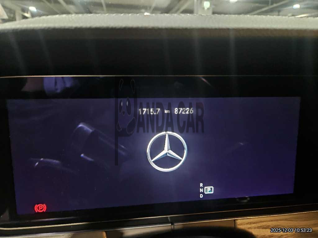 2022 Mercedes-Benz E350 4MATIC, photograph 2