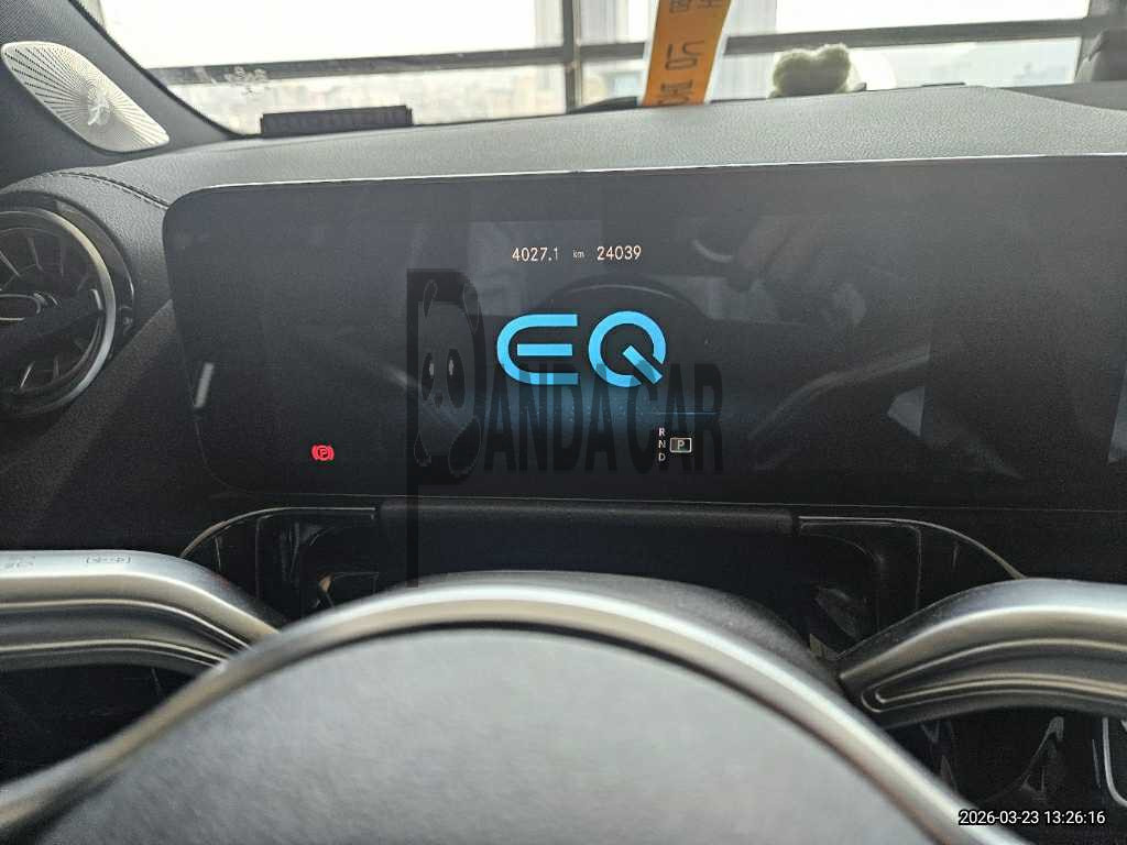2022 Mercedes-Benz EQA250, photograph 2