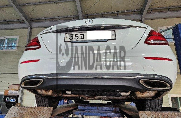 2018 Mercedes-Benz E200, photograph 1