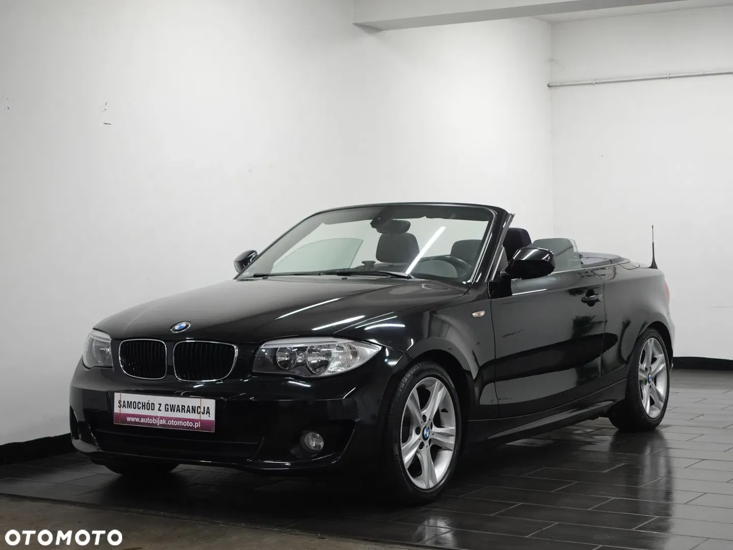 2011 BMW Seria 1, photograph 1
