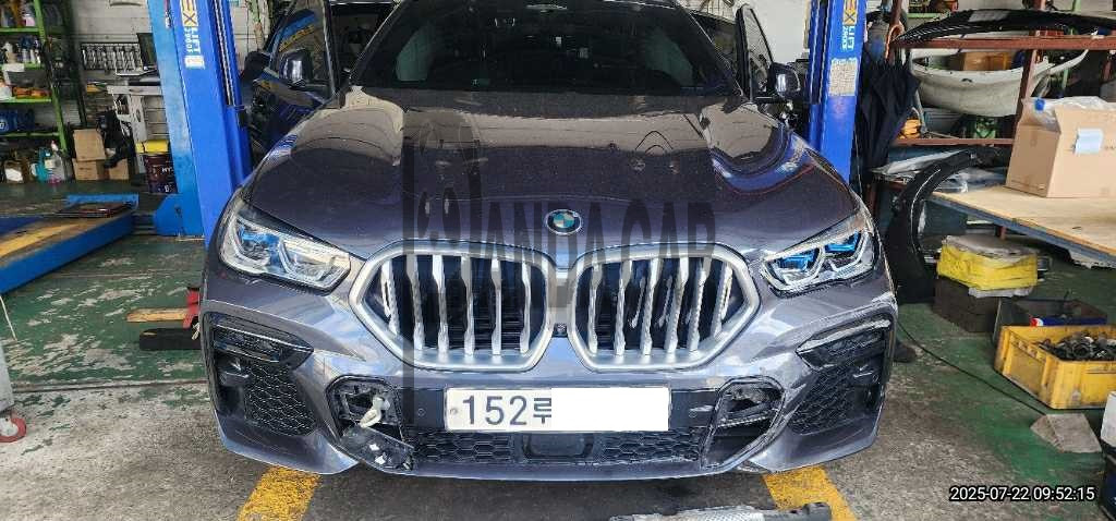 2022 BMW X6 xDrive40i, photograph 1