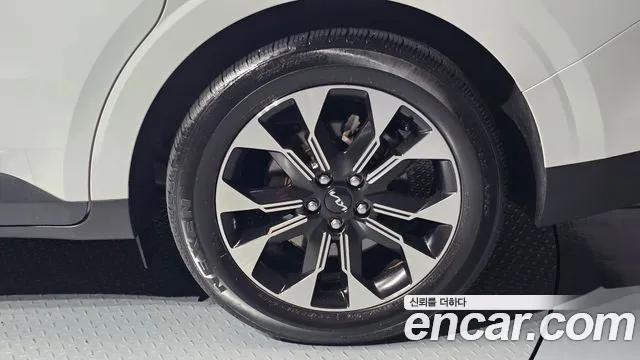 Kia Canival Diesel 9-Seater Prestige — photo 1 of 31