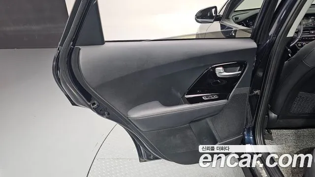 Kia Niro 1.6 HEV — photo 1 of 30