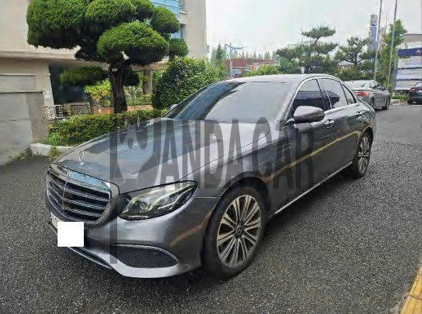 2019 Mercedes-Benz E450 4Matic, photograph 2