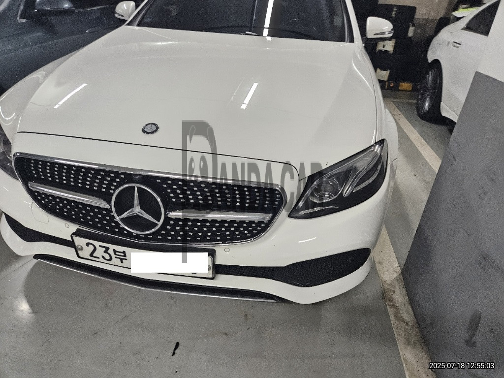 2017 Mercedes-Benz E220 d 4Matic, photograph 1