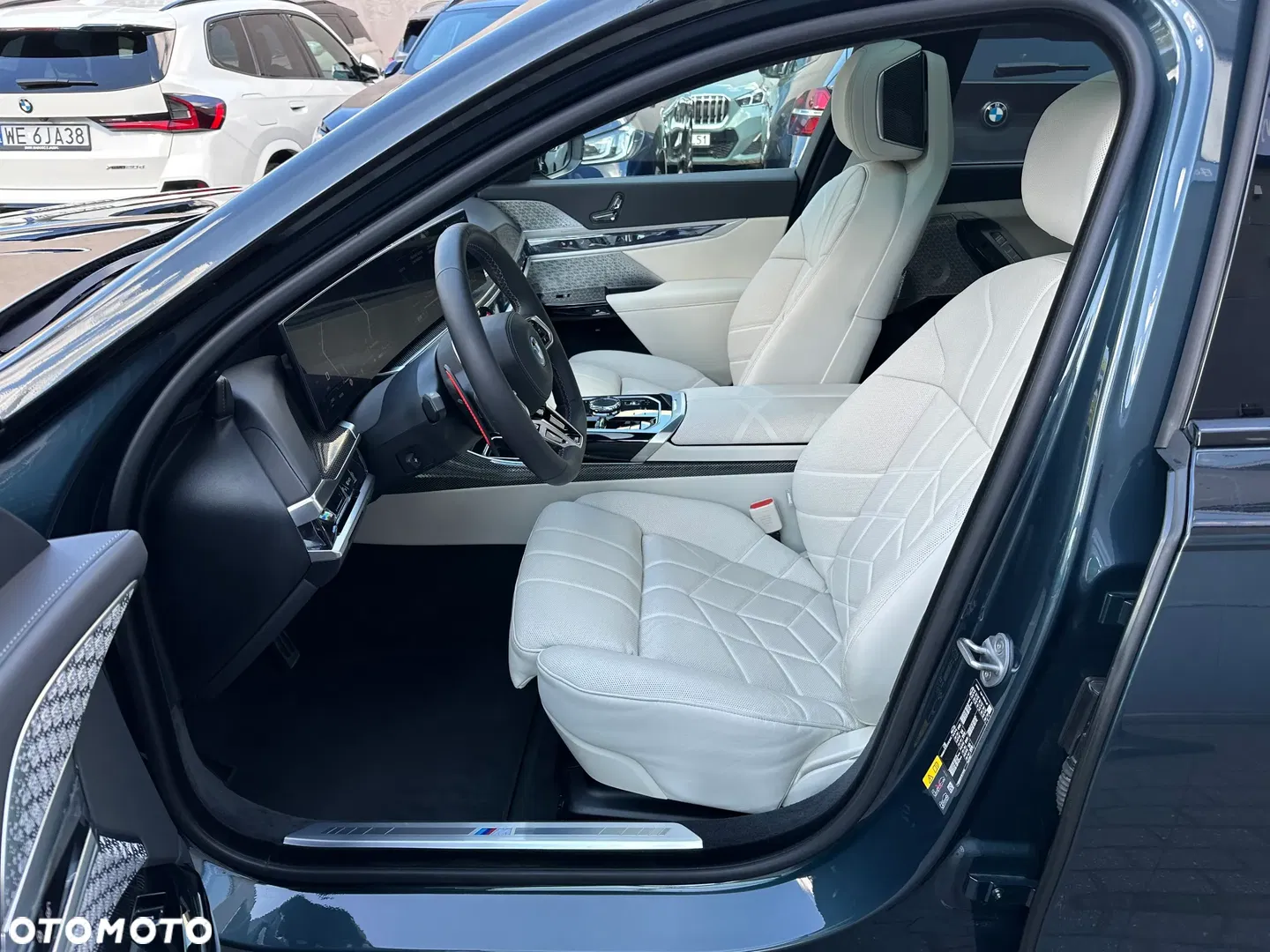 2026 BMW Seria 7 M760e PHEV xDrive Individual Edition sport, photograph 6