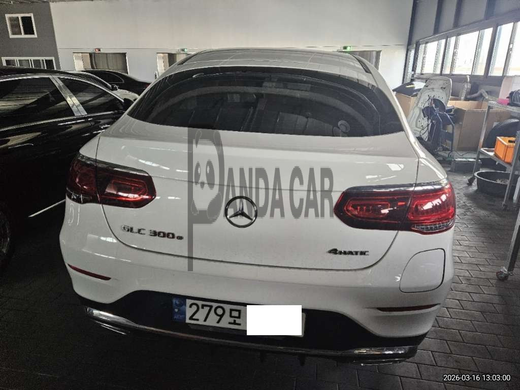 2021 Mercedes-Benz GLC300 e 4MATIC Coupe, photograph 2
