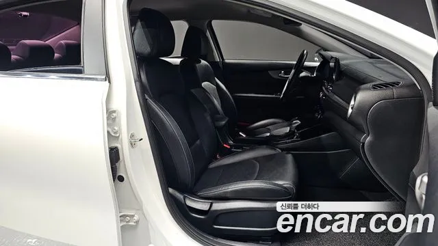 2019 Kia K3 Luxury, photograph 8