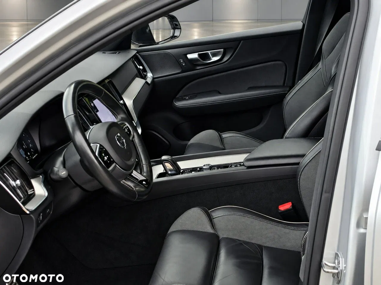 2021 Volvo V60, photograph 10