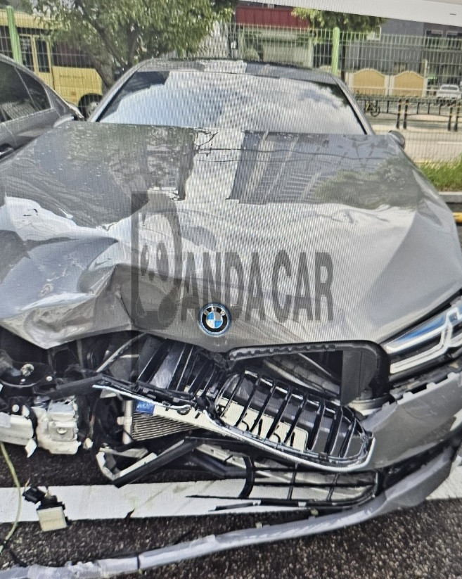 2022 BMW 530e, photograph 1
