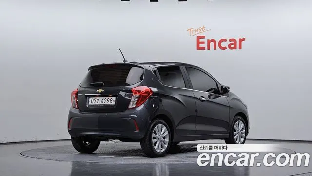 2017 ChevroletGMDaewoo Spark LTZ, photograph 4