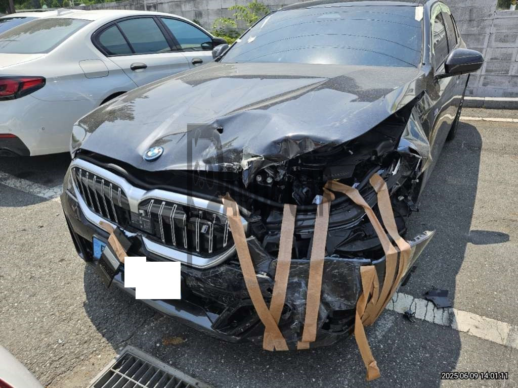 2025 BMW i5 eDrive40, photograph 1