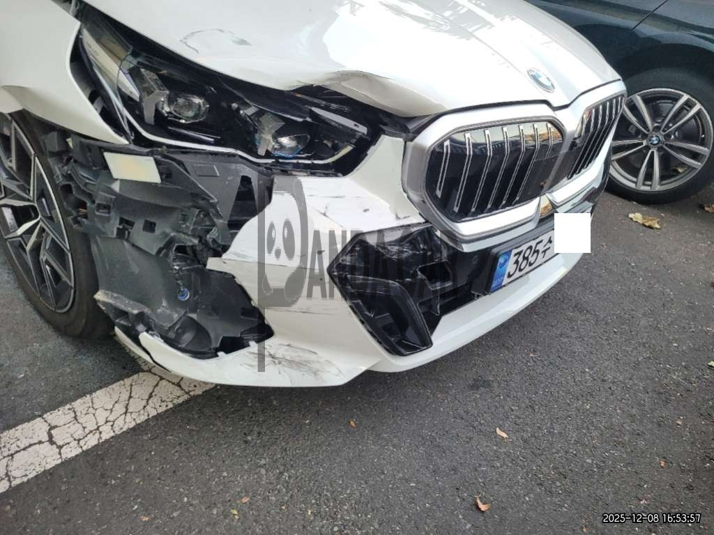 2025 BMW 520i, photograph 2