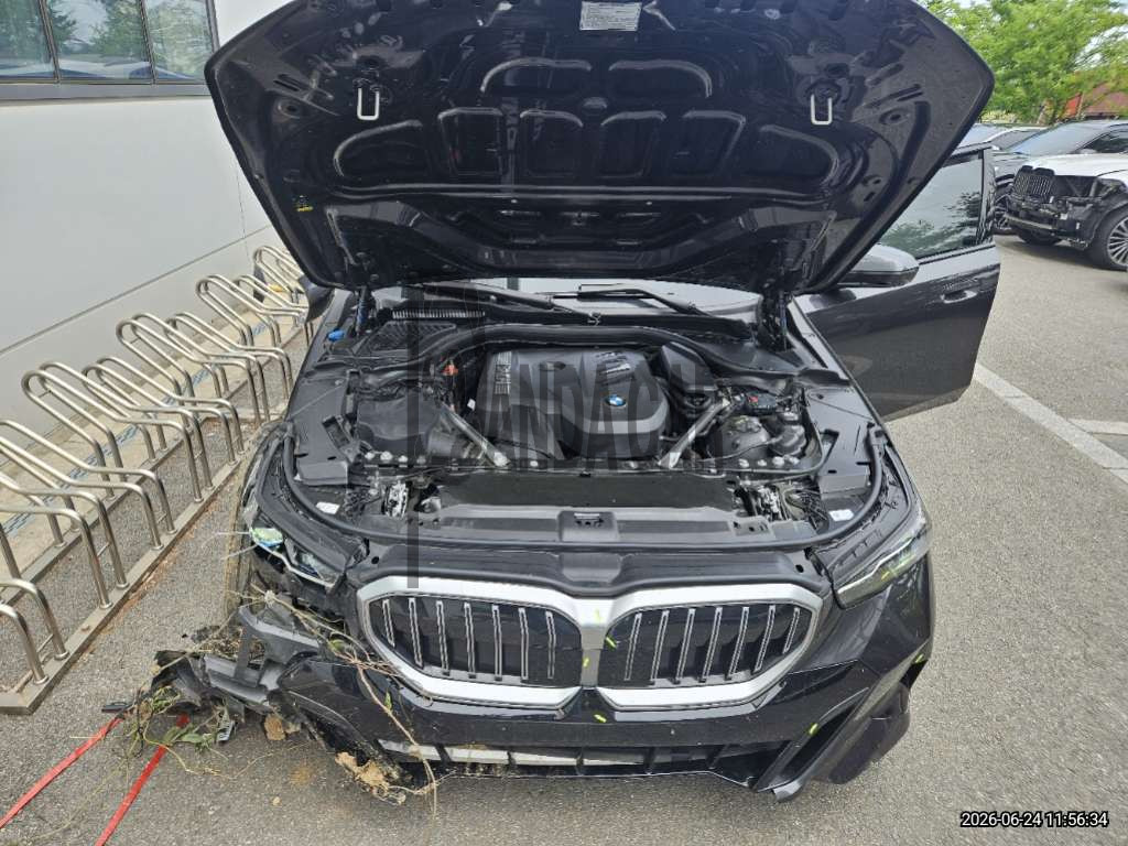 2025 BMW 530i xDrive, photograph 2
