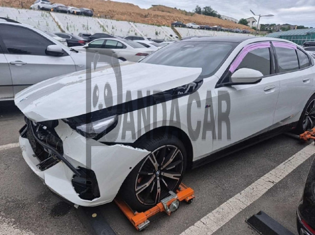 2026 BMW 530i xDrive, photograph 3