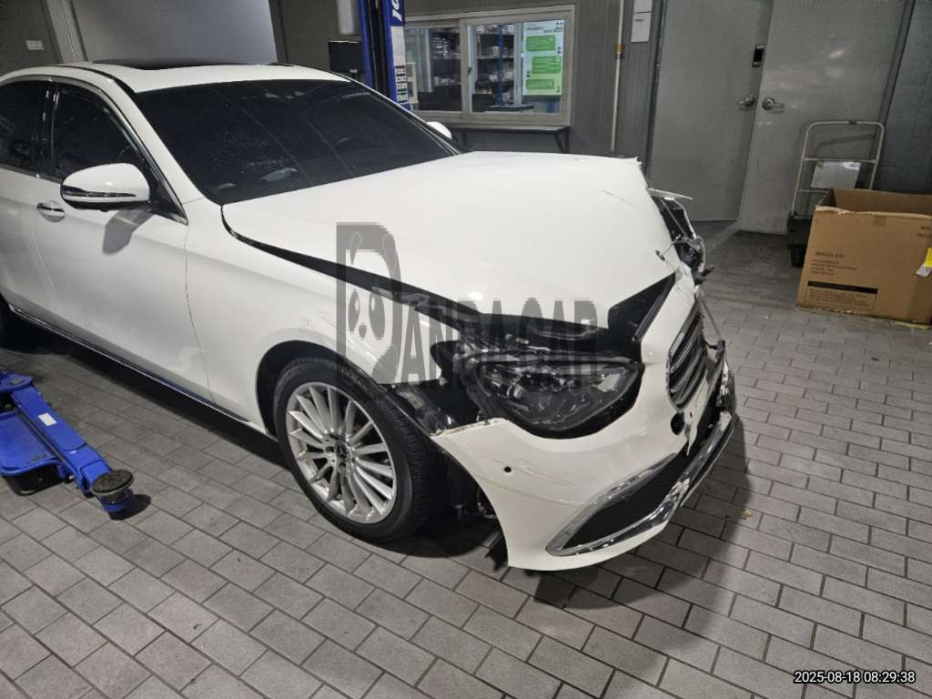 2022 Mercedes-Benz E250, photograph 3