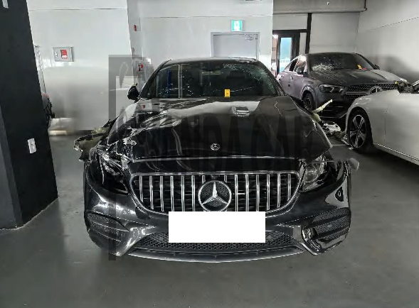 2019 Mercedes-Benz E300, photograph 1