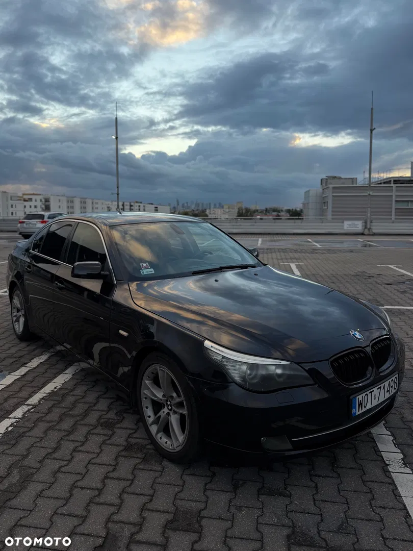 2007 BMW Seria 5, photograph 1