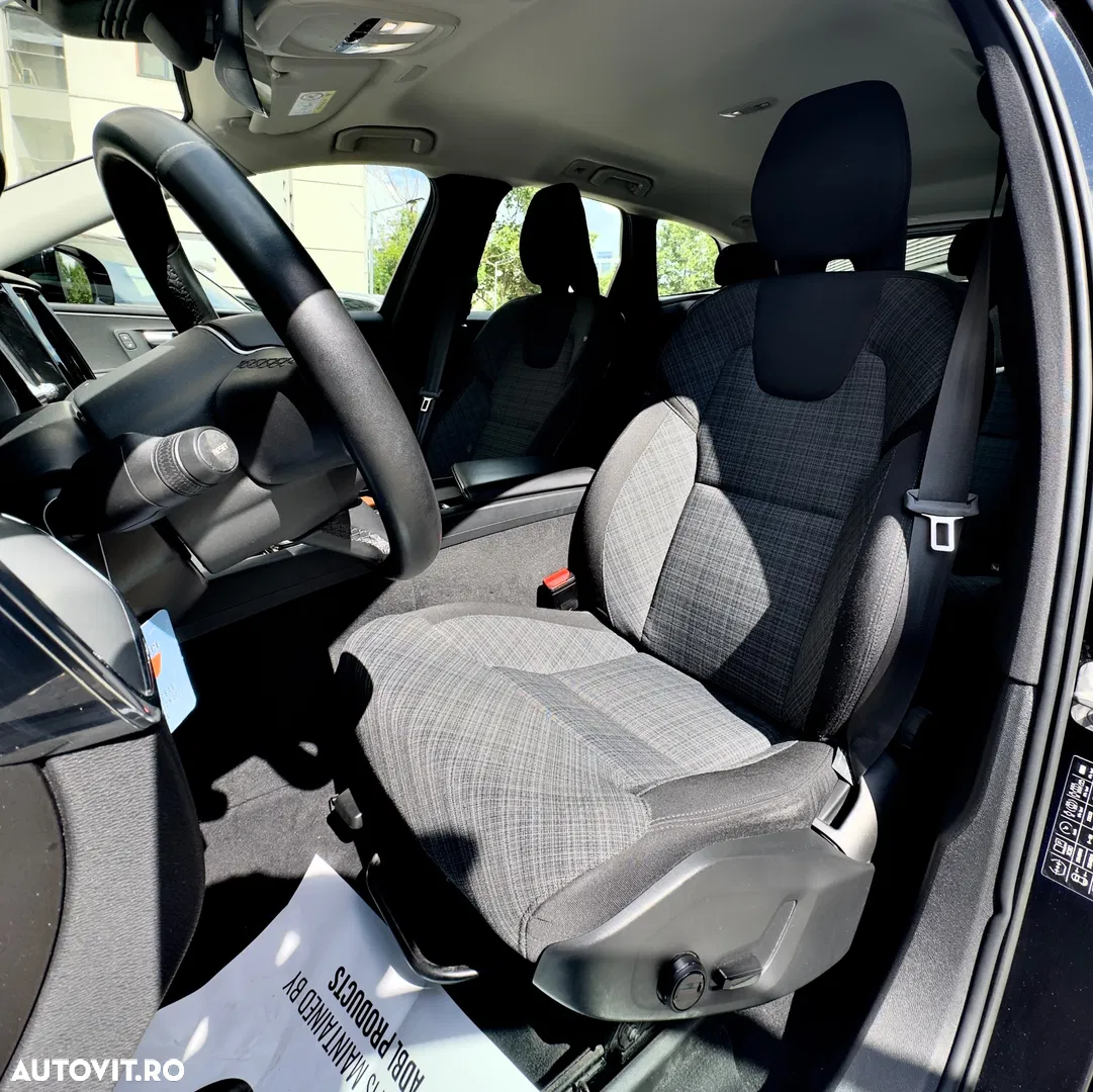2022 Volvo XC 60 B4 MHEV AT AWD Plus Dark, photograph 11