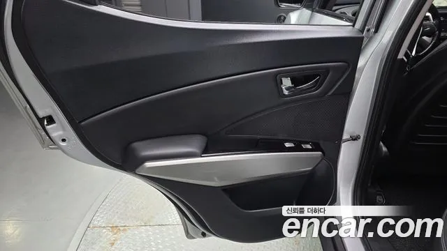 2015 KG_Mobility_Ssangyong TIBOLI LX 2WD, photograph 8