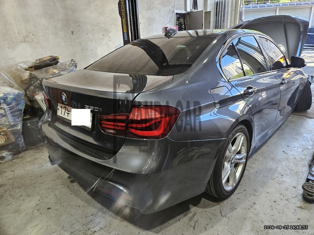 2018 BMW 330i, photograph 2