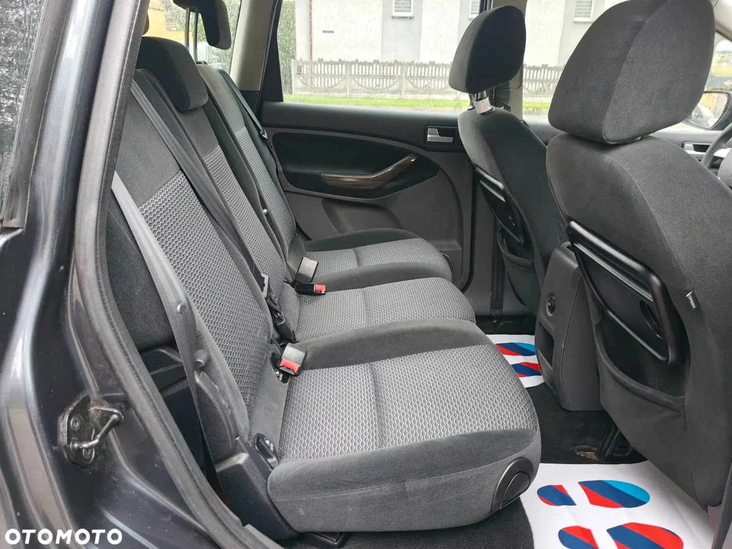 2010 Ford C-MAX 1.6 TDCi DPF Ghia, photograph 11