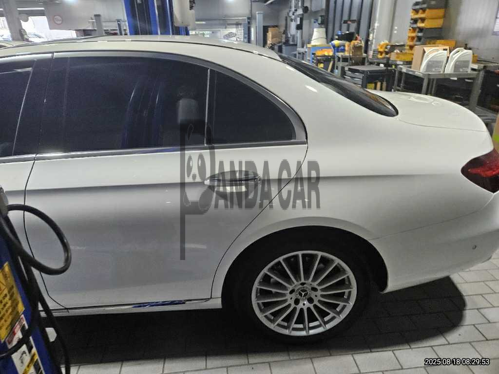 2022 Mercedes-Benz E250, photograph 5
