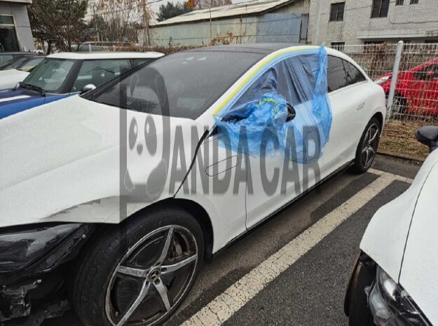 2023 Mercedes-Benz EQE350 4MATIC, photograph 4