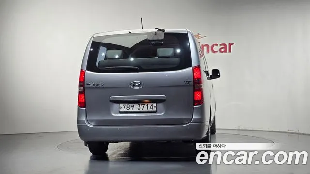 2017 Hyundai Starex 12-Seater Wagon, photograph 1