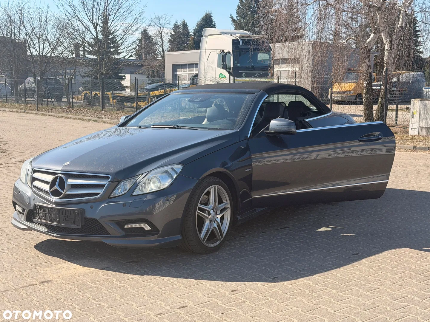 2010 Mercedes-Benz Klasa E 350 CGI BlueEFFICIENCY 7G-TRONIC Elegance, photograph 2