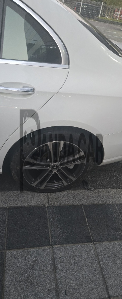 2021 Mercedes-Benz E350 4MATIC, photograph 4