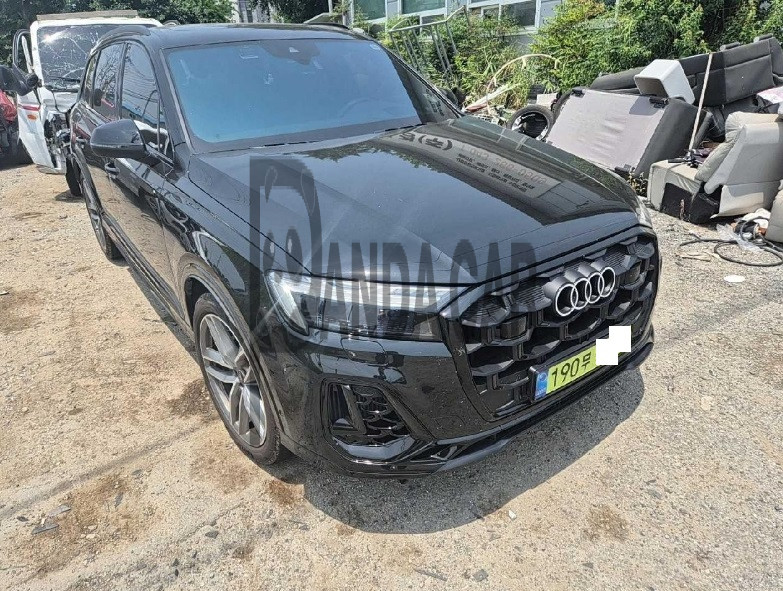 2025 Audi Q7 55 TFSI quattro, photograph 3