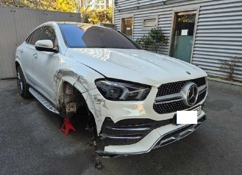 2023 Mercedes-Benz GLE400 d 4MATIC Coupe, photograph 2