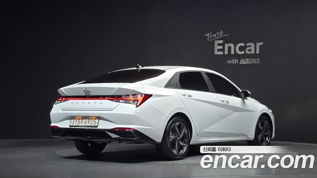 Hyundai AVANTE 1.6 — photo 1 of 32