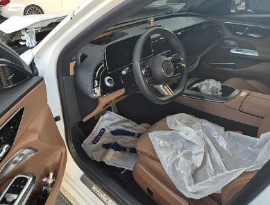 2024 Mercedes-Benz E 300 4MATIC, photograph 2