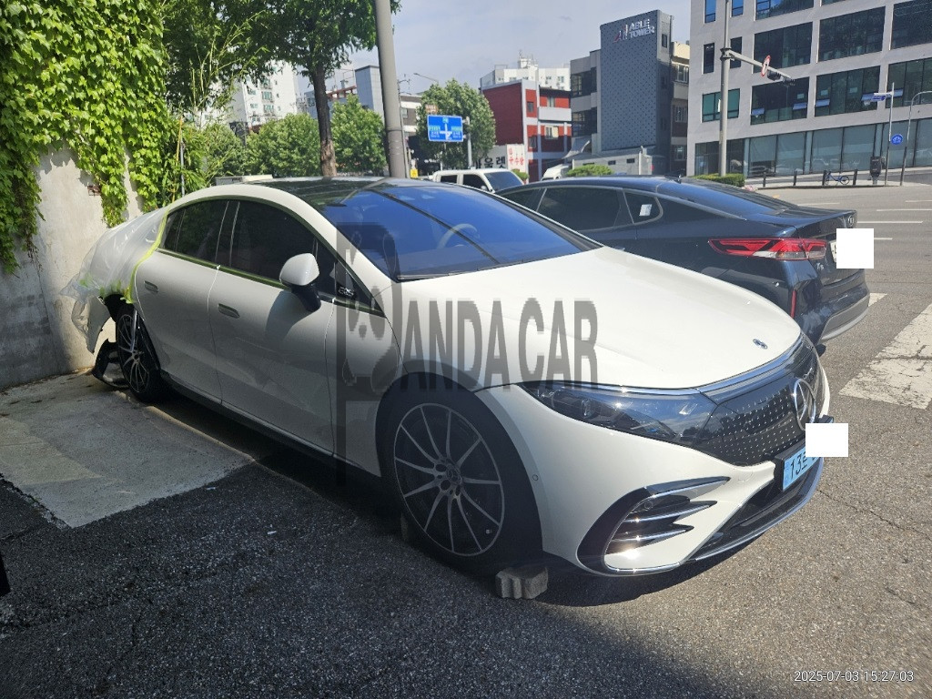 2022 Mercedes-Benz EQS450 +, photograph 3