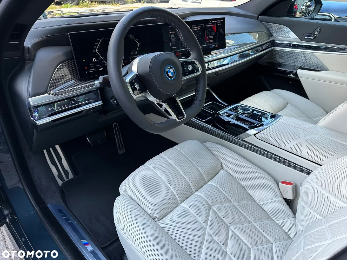 2026 BMW Seria 7 M760e PHEV xDrive Individual Edition sport, photograph 9