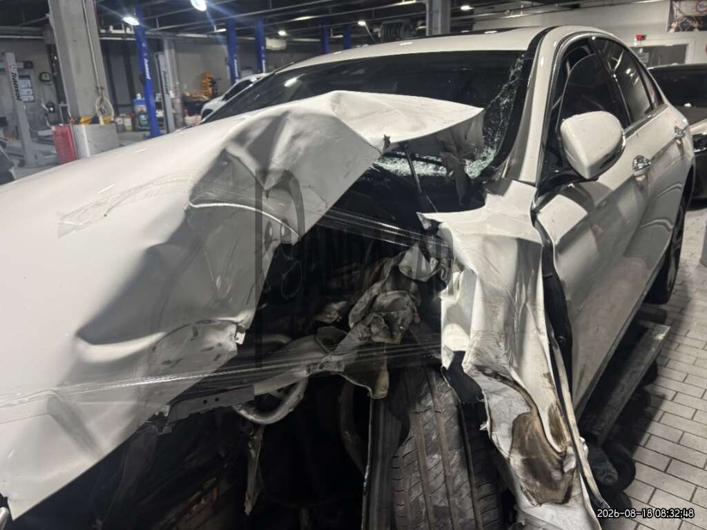 2018 Mercedes-Benz E200, photograph 1