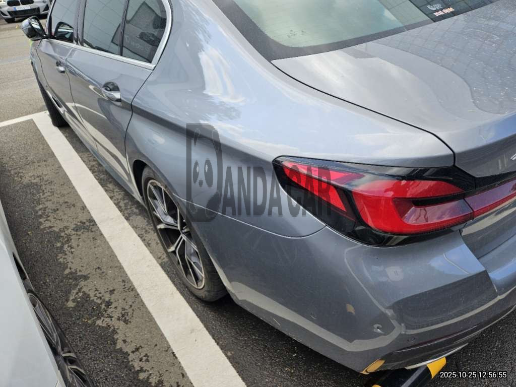 2023 BMW 530i xDrive, photograph 4