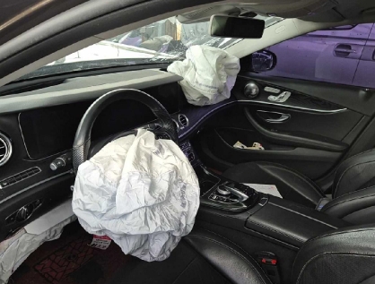 2017 Mercedes-Benz E220 d 4Matic, photograph 4